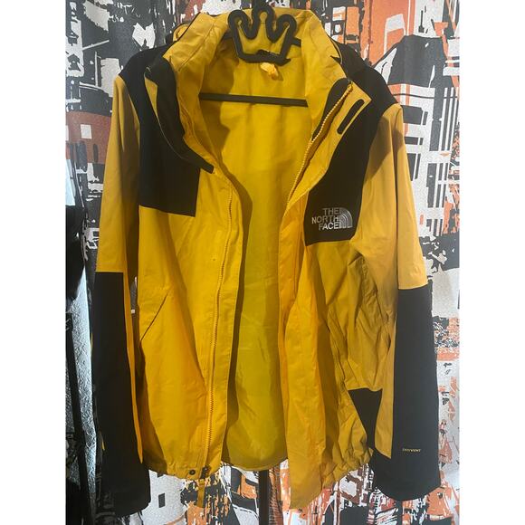 Northface 2022 Black and Yellow Jacket Size Medium